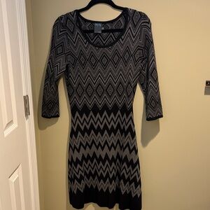 Gabby & Skye | Black and Gray Long Sleeve Dress